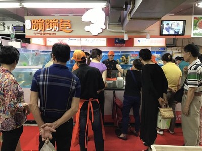 这条鲈鱼不简单!出售前要在山泉水中“辟谷”30天,售价26元/条